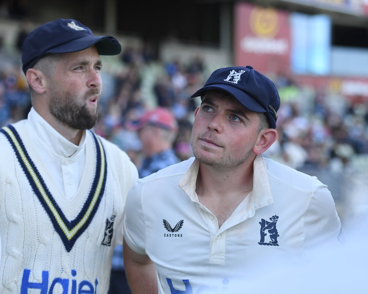 Bamber and Woakes lead Warwickshire to ninth County Championship crown ...