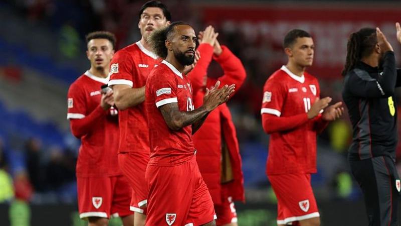 Sorba Thomas applauds Wales fans