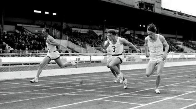 Jeffrey Archer (wearing number 3) runs for Oxford University against Cambridge University at the White City stadium in London in 1964